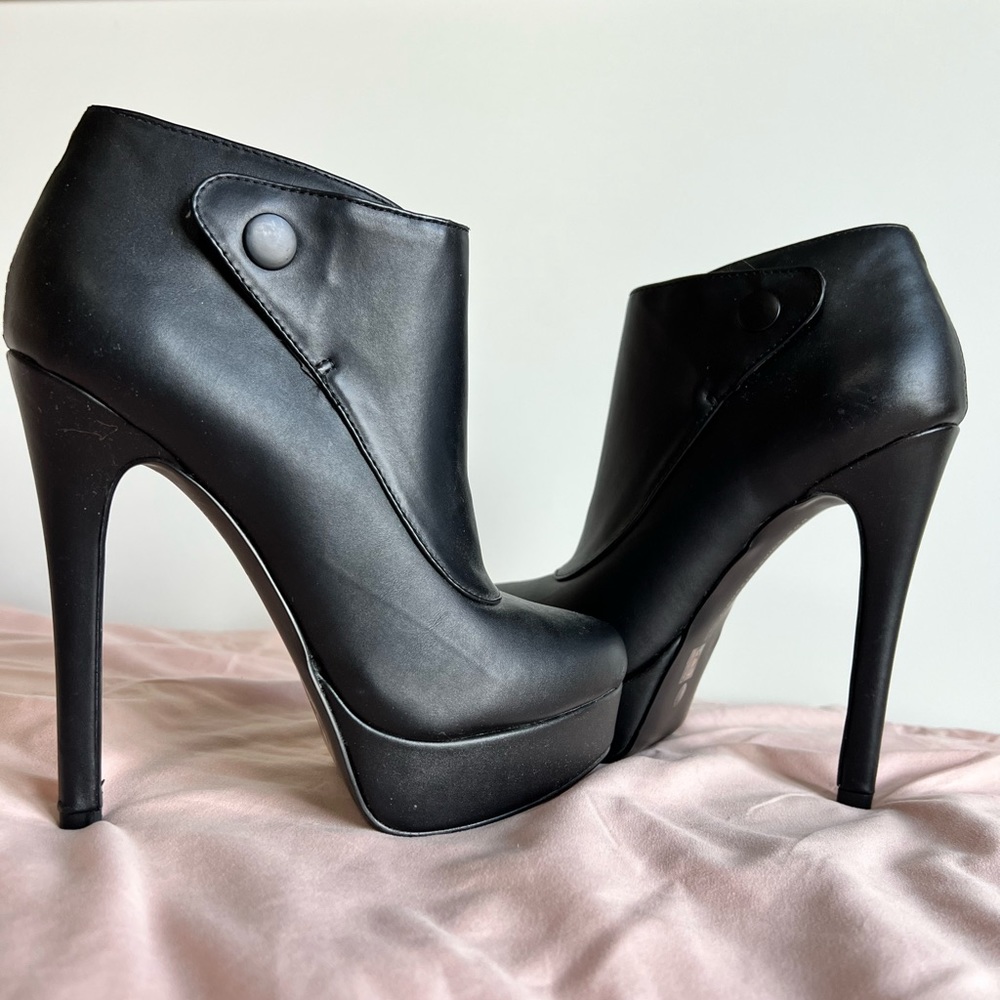 Chinese Laundry black heels